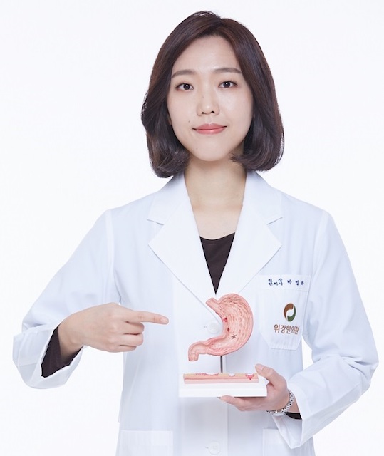 위강한의원_혀염증, 혀갈라짐 심해질 때…구내염병원에서 확인해야 할 것은?