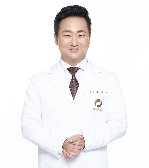 위강한의원_잦은 두통, 위장 상태 함께 살펴보는 것 필요